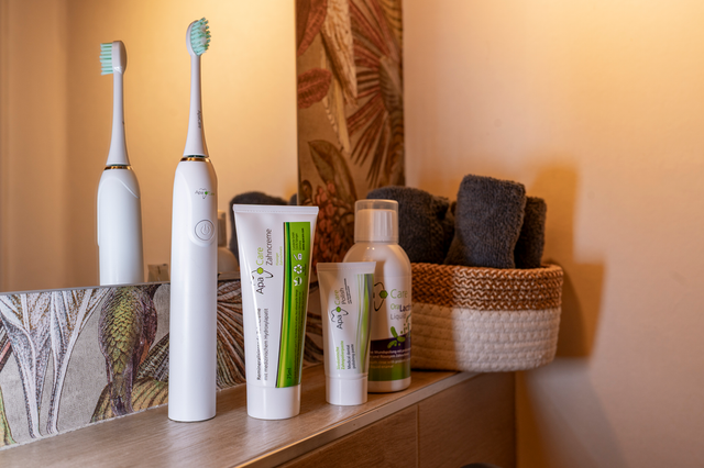 Hydroxyapatite vs Fluoride Toothpaste: What's the Difference?