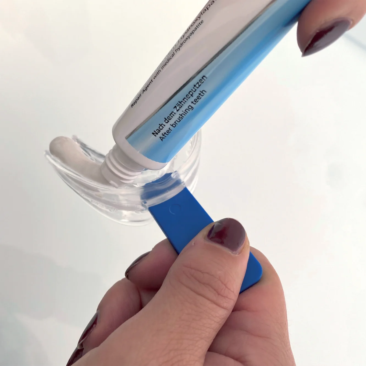 Filling the ApaCare Repair dental splint with Repair paste